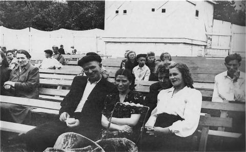 В летнем кинотеатре. 1950-е_1.jpg