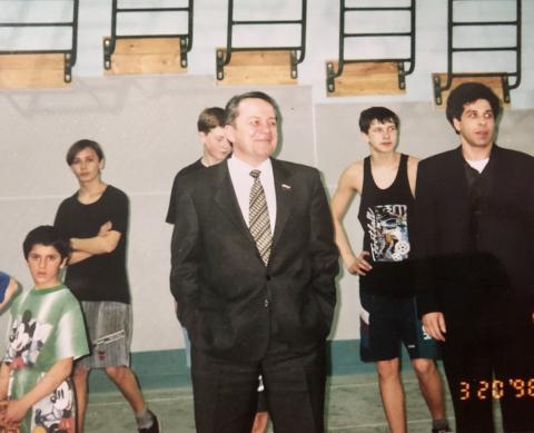 И.ФАРХУТДИНОВ И ГЕНЕРАЛЬНЫЙ ДИРЕКТОР КОМПАНИИ ГИДРОСТРОЙ А.ВЕРХОВСКИЙ В КУРИЛЬСКЕ.jpg